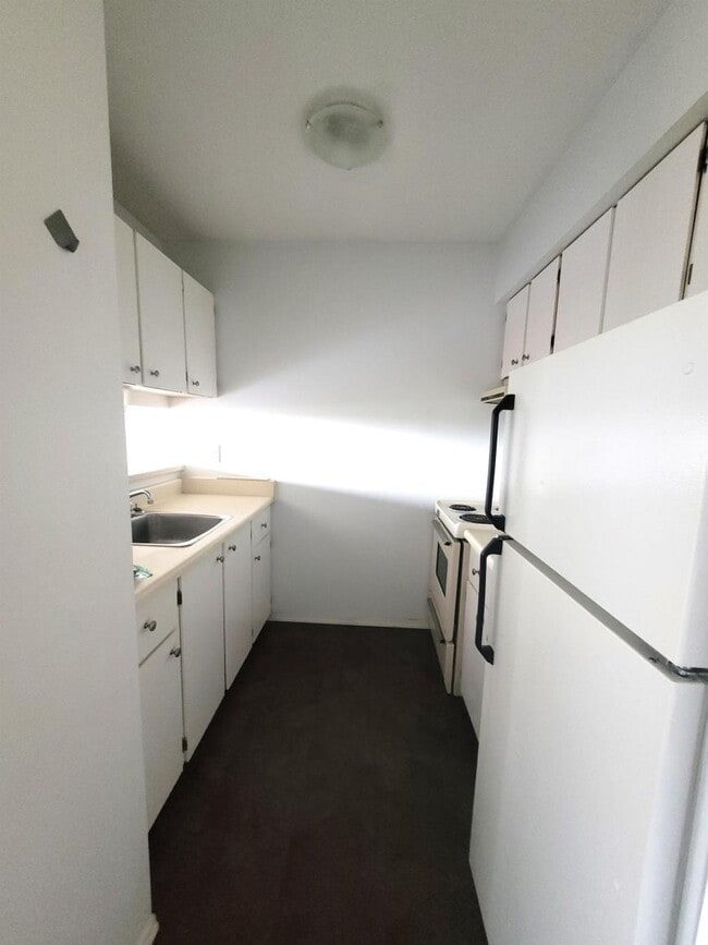Building Photo - 1 bedroom in Prince Rupert BC V8J 4H5