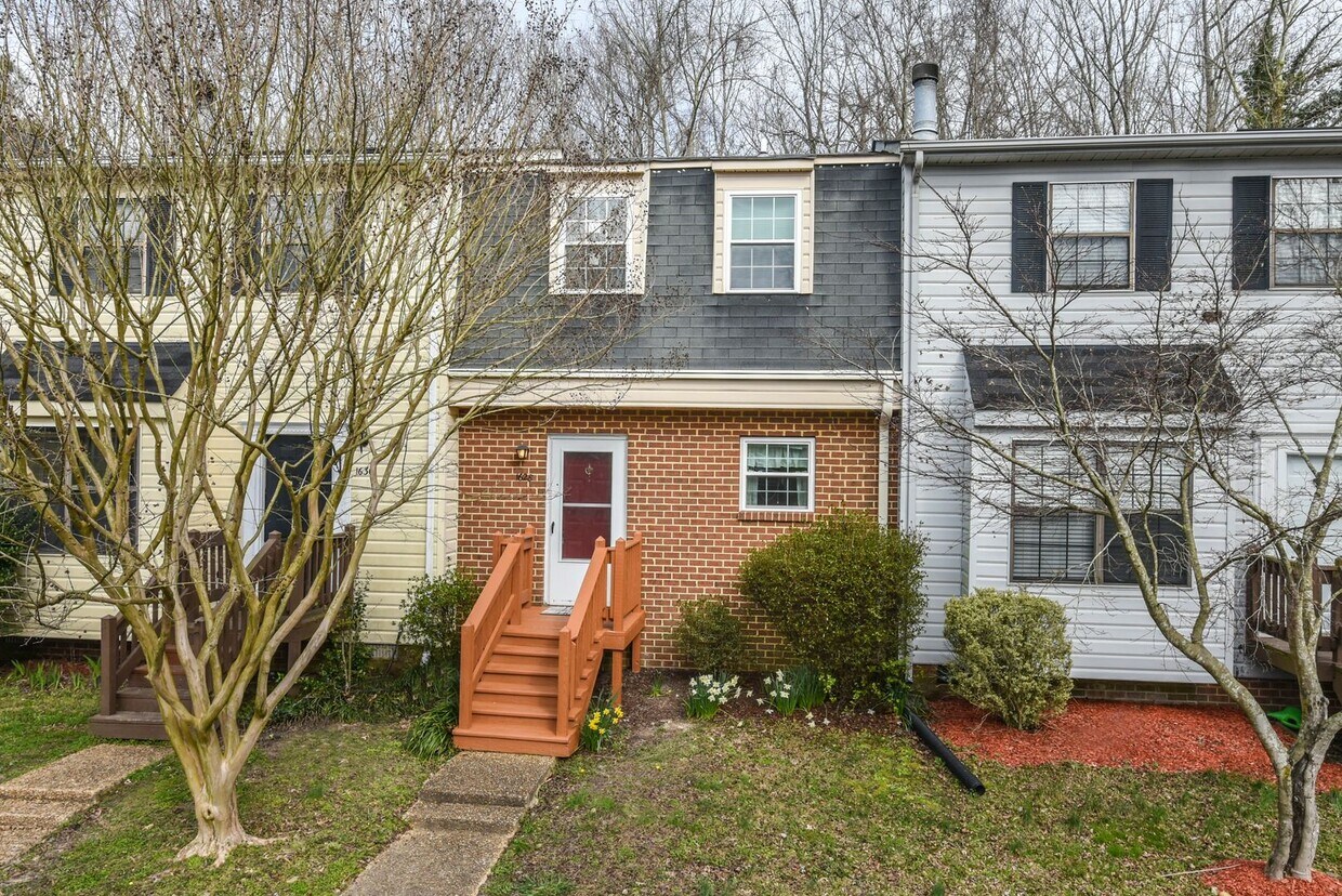 Primary Photo - Updated & Inviting Skiffes Creek Townhome ...