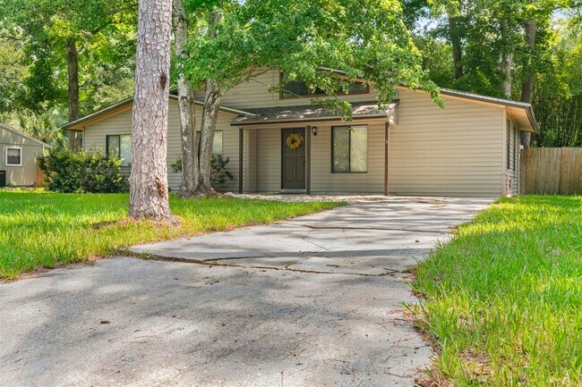 Foto del edificio - Remodeled 3 Bedroom 1 Bath in Springtree S...