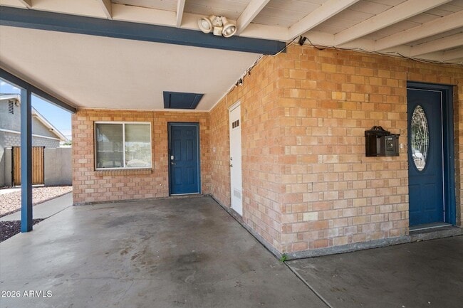 Foto del edificio - 2219 N 74th Pl