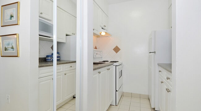 Building Photo - Hendry House