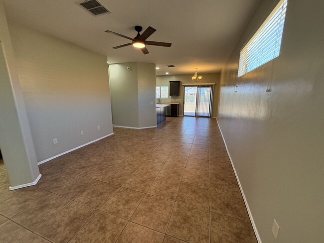 Building Photo - Move in ready Vail School District