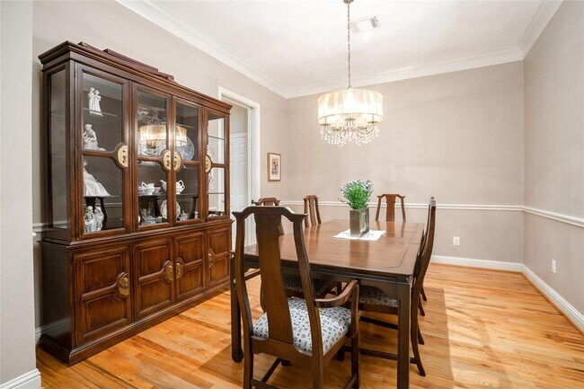 Foto del edificio - 5325 McCulloch Cir