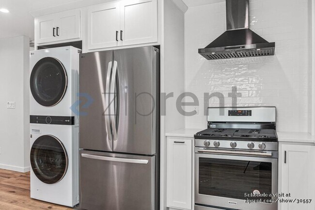 Foto del edificio - 15312 Binney St
