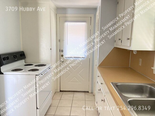 Building Photo - Upstairs Duplex in the Heart of Waco