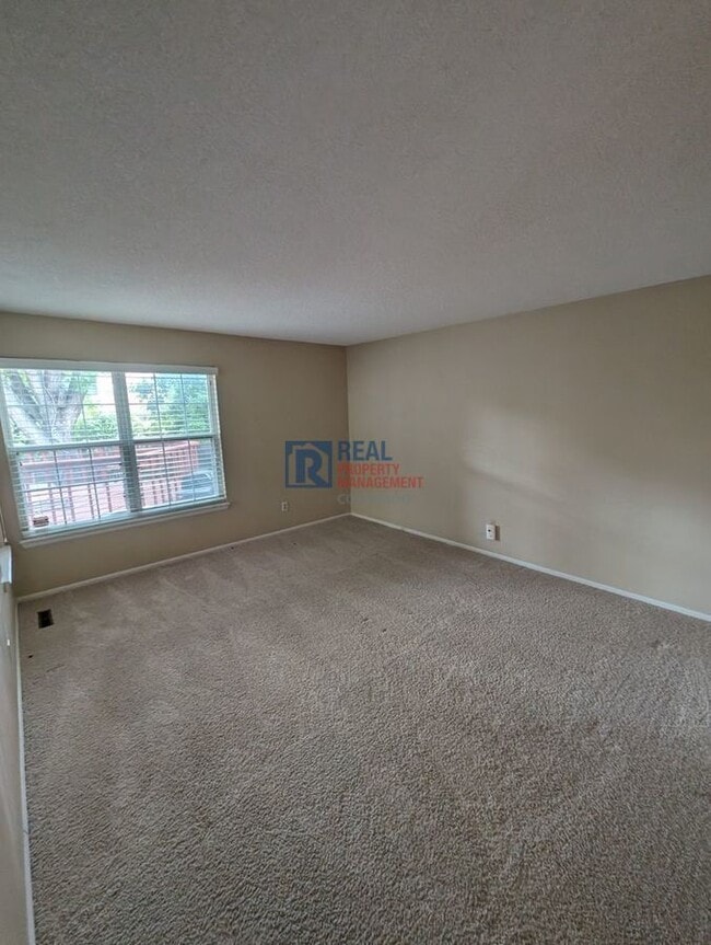 Building Photo - 1587 S Spruce St