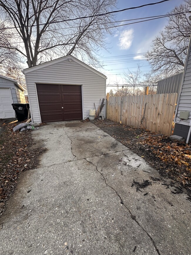 Garage entrance - 1602 Ashland Ave