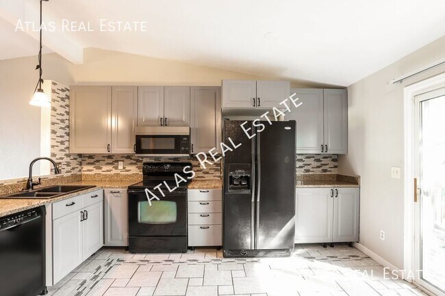 Building Photo - Desirable 4 bed 2 bath home in Arvada!