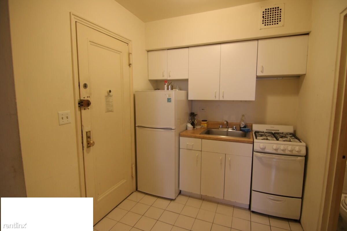 Building Photo - 60 W 75th St
