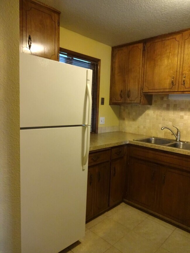 Building Photo - 2 bed/ 1 bath Condo!  With  Great Views!