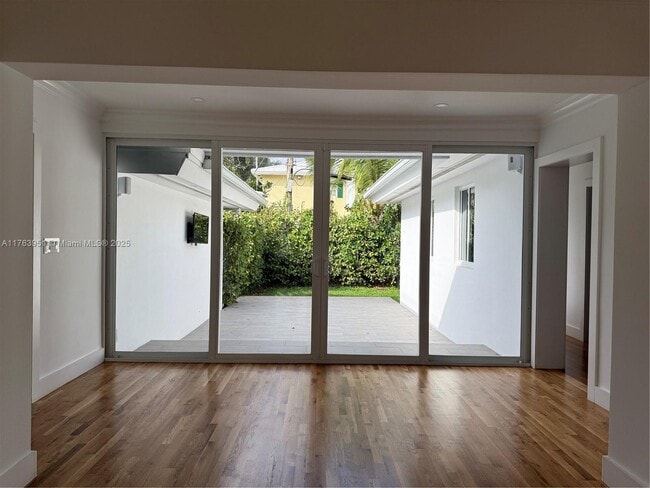 Building Photo - 447 Giralda Ave