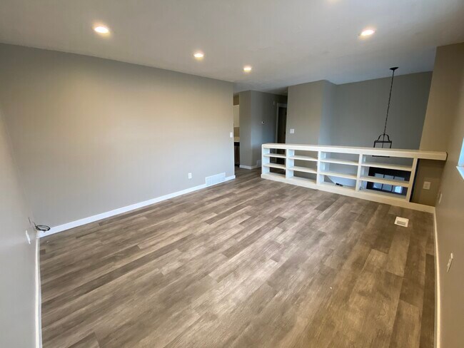 Foto del edificio - 373 Lakewood Dr