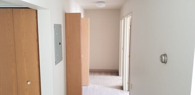 Building Photo - Park Manor 302