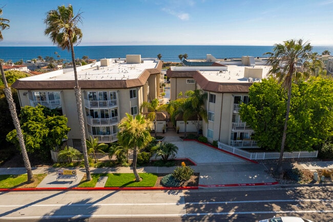 front of complexf - 5370 La Jolla Blvd
