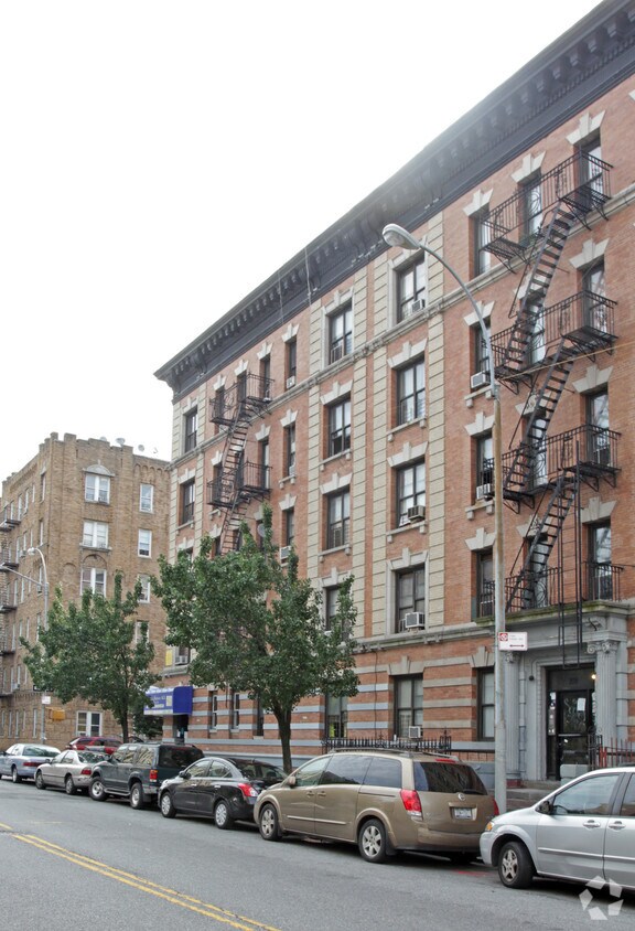 Foto del edificio - 211 Wadsworth Ave