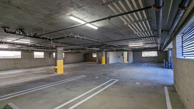 Building Photo - 10247 Variel Ave