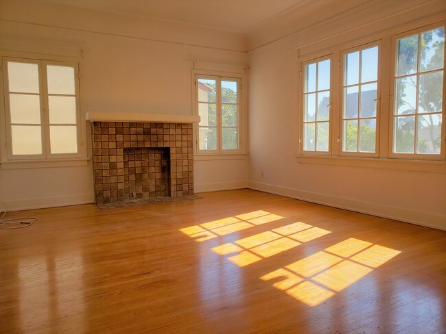Foto del edificio - 938 S Mansfield Ave