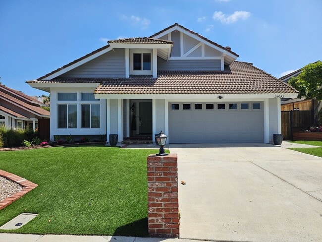 Building Photo - Pool Home 4 Bedroom