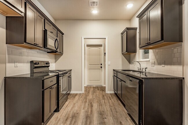 Building Photo - 404 Chalk Hill Ct