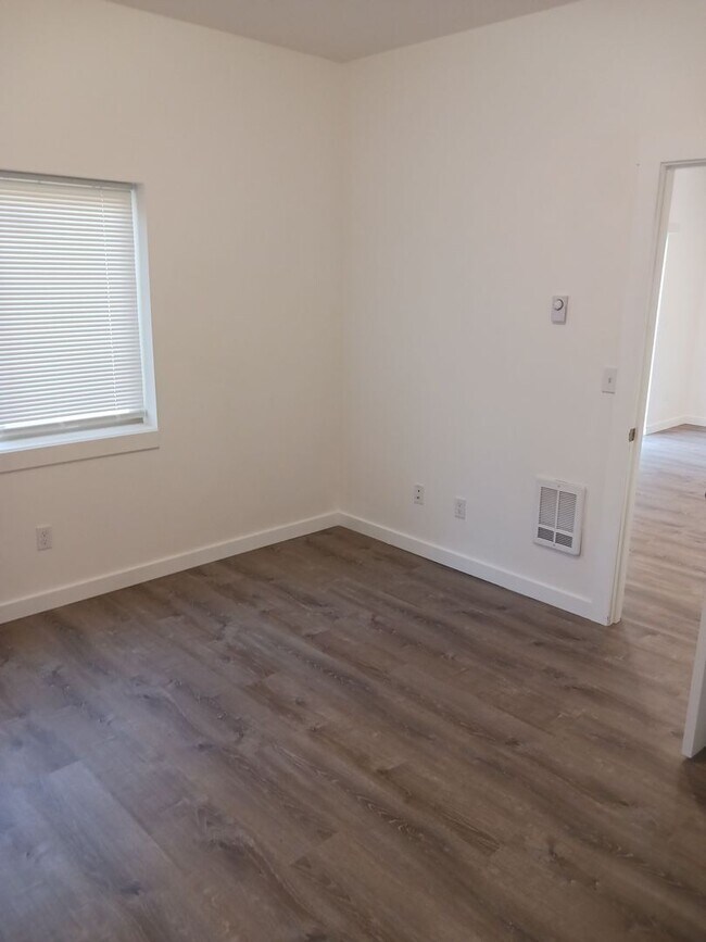 Foto del edificio - Almost new 3 bedroom, 3 bath Townhome