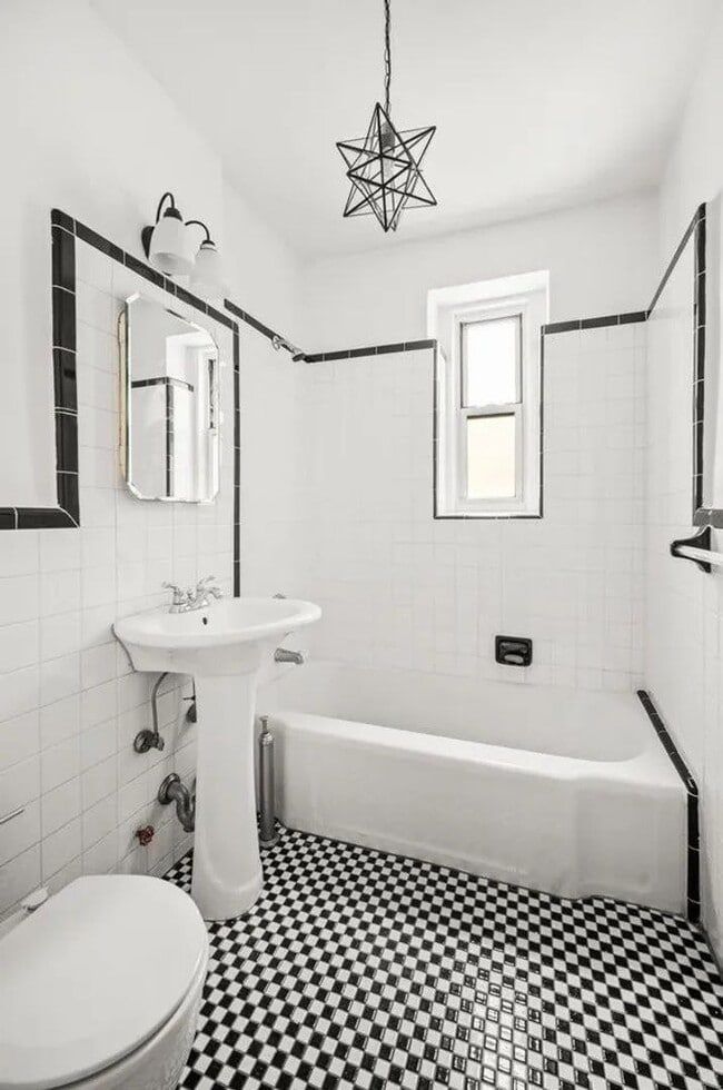 Building Photo - Cozy  1 Bedroom 1 Bathroom