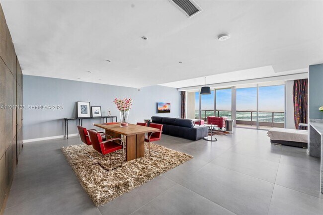 Foto del edificio - 900 Biscayne Blvd