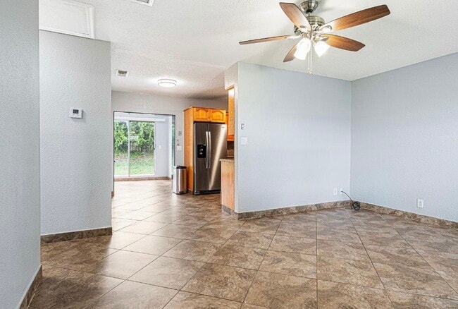 Building Photo - 2722 Peer Ln