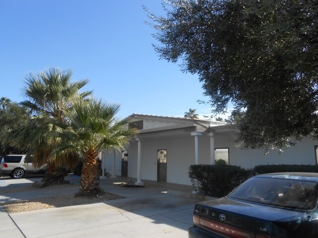 Building Photo - 707 E Chuck Walla Rd