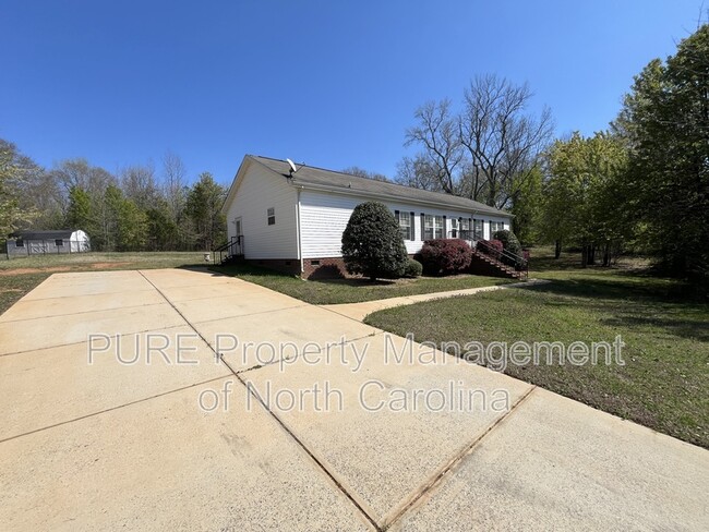 Building Photo - 9463 Caddell Rd