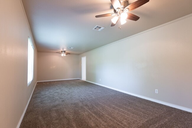 Building Photo - 725 Bellaire Dr
