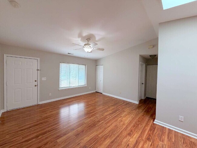 Building Photo - Charming 3 Bedroom Home in Raleigh!