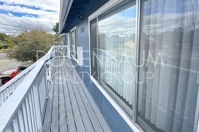 Foto del edificio - Charming 2-bedrooms, 1-bath upstairs apartment in the heart of Prescott Valley!