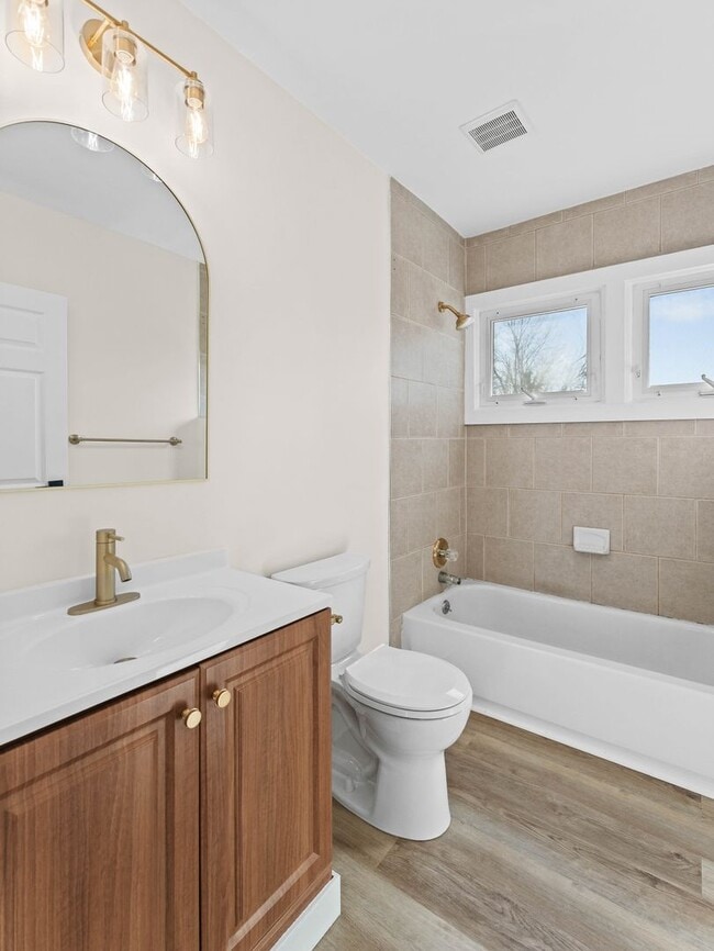 Building Photo - Newly Updated 2nd & 3rd Floor Unit for Rent – Upgraded Kitchen & Bathrooms | Beverly, NJ