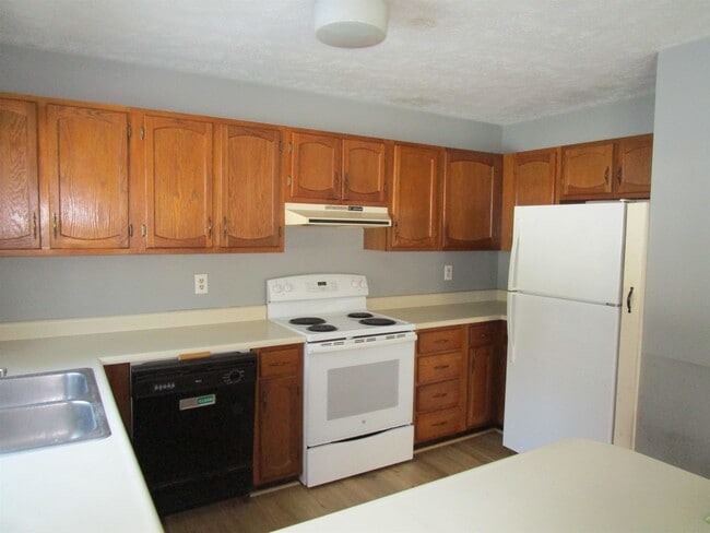 Building Photo - 24 Bobbys Ln