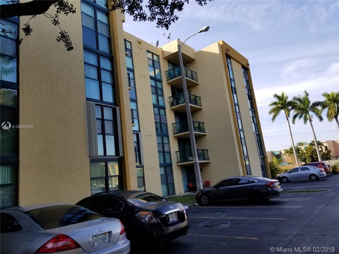 Foto principal - 11800 SW 18th St