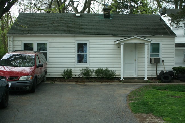 Building Photo - 121-127 Wilson Ave