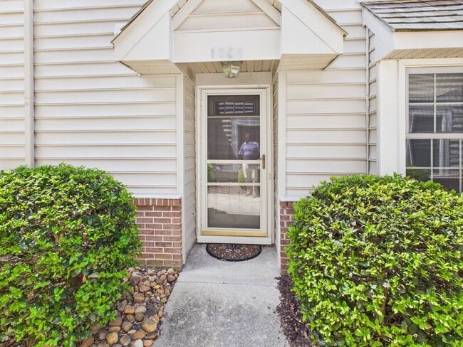 Building Photo - Charming 2 Bedroom 2 Bathroom Condo Locate...