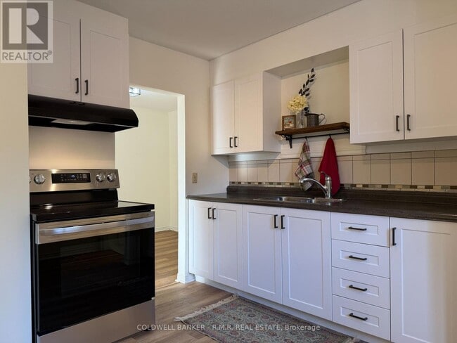 Building Photo - 275 Silverbirch Dr