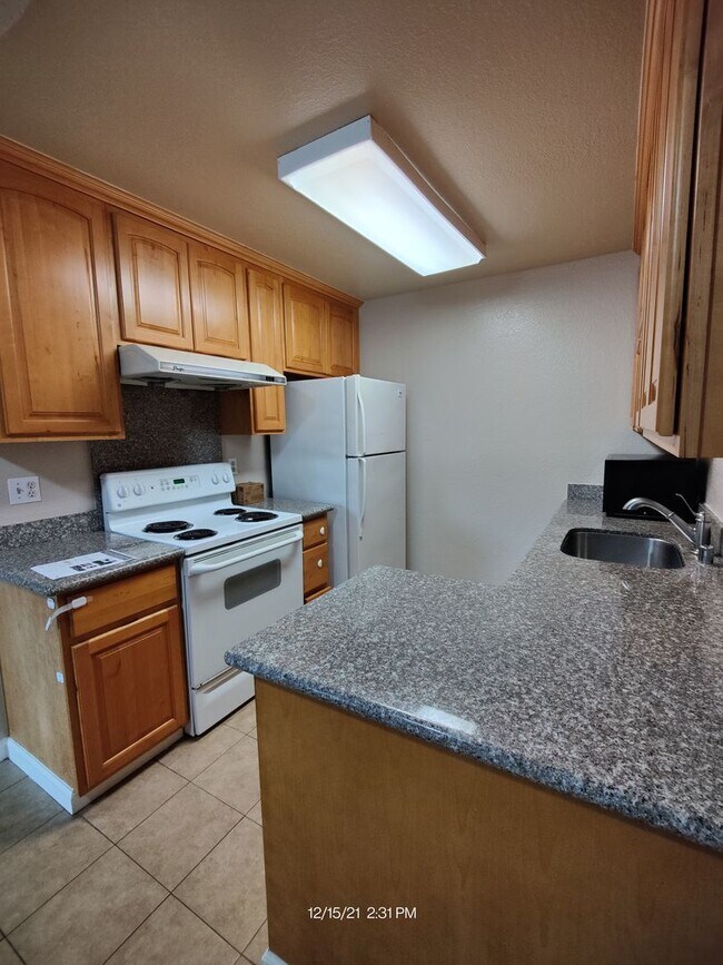 Building Photo - South Fremont - 2 beds and 2 baths 1st Flo...