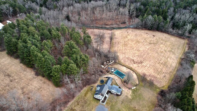 Building Photo - 304 Egremont Plain Rd