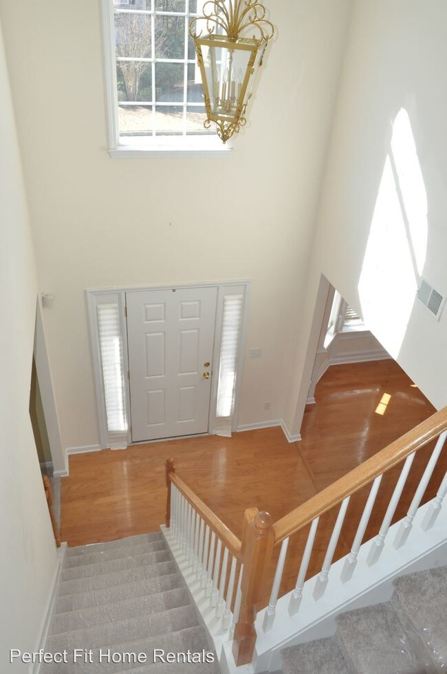Building Photo - 4 br, 2.5 bath House - 6073 Brookmere Lane