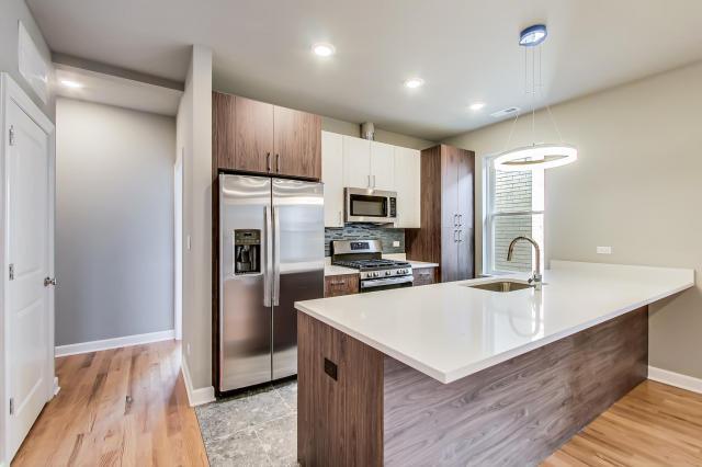 Building Photo - 3 bedroom in Chicago IL 60637