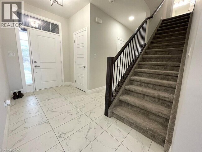 Photo du bâtiment - 131 Aspen Pkwy