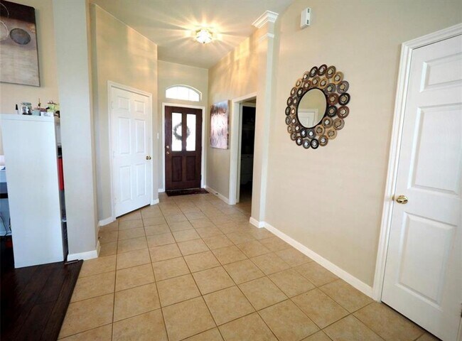 Foto del edificio - 2215 Waters Edge Ln