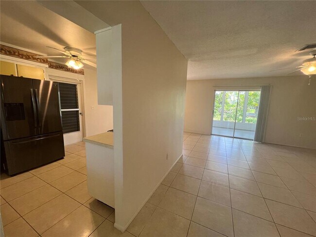 Foto del edificio - 2372 Abscott St