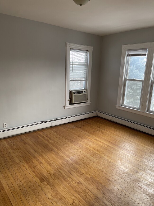 Building Photo - 100 Beckwith Pl