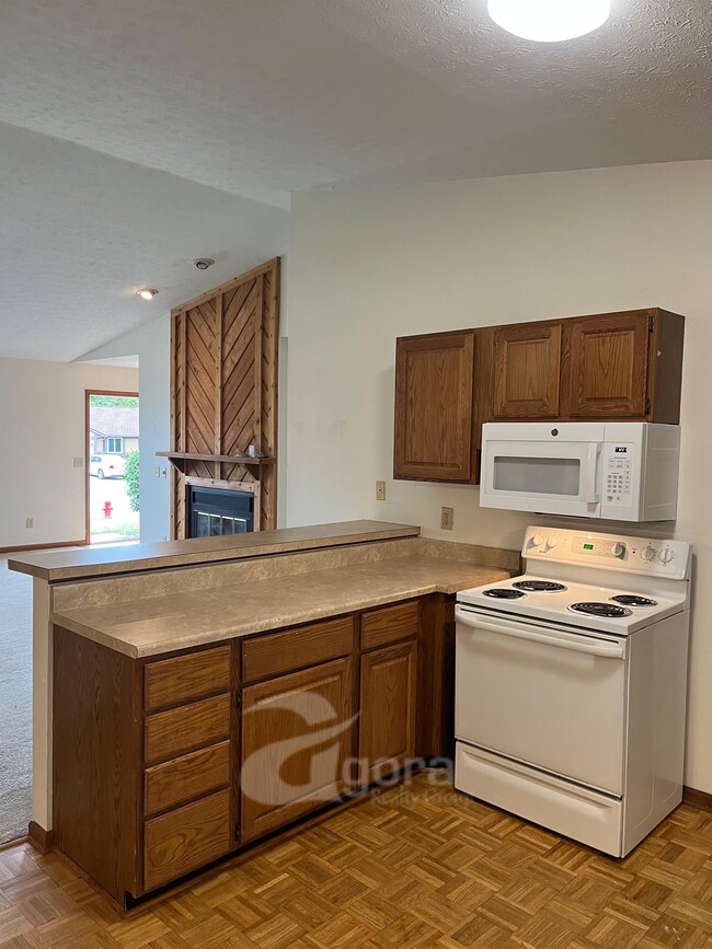 Building Photo - 135 Renwood Pl