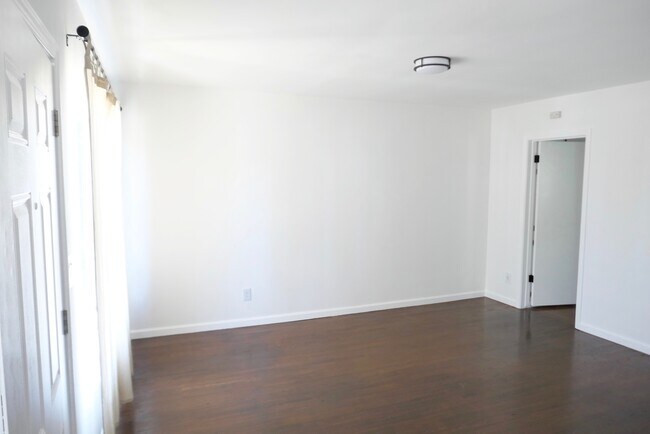 Building Photo - 3005 S Normandie Ave