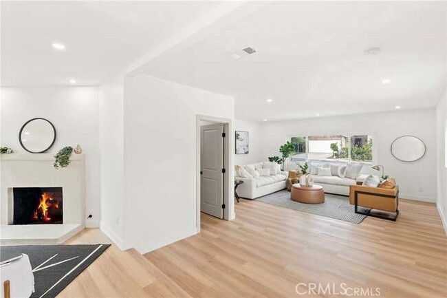 Foto del edificio - 6027 Daisy Pl