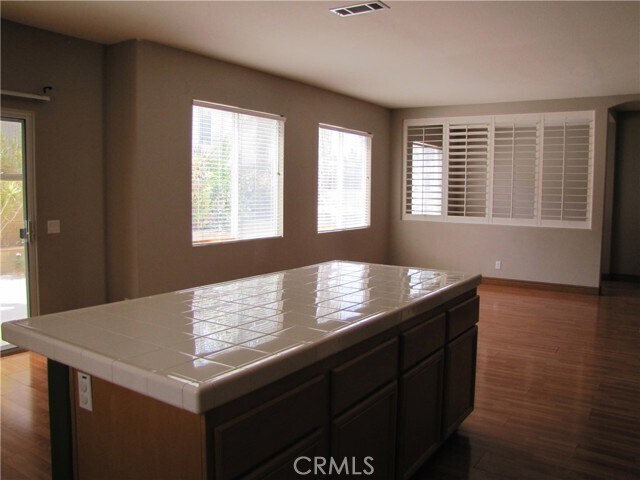 Foto del edificio - 5661 Knollside Way